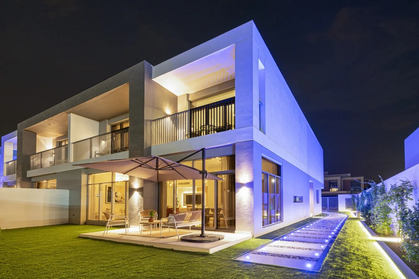 Luxe 6BR Semi-Detached Villa Steps from the Lagoon 1
