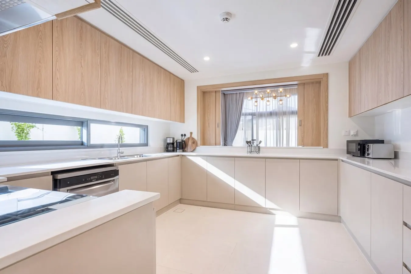 Luxe 6BR Semi-Detached Villa Steps from the Lagoon 11