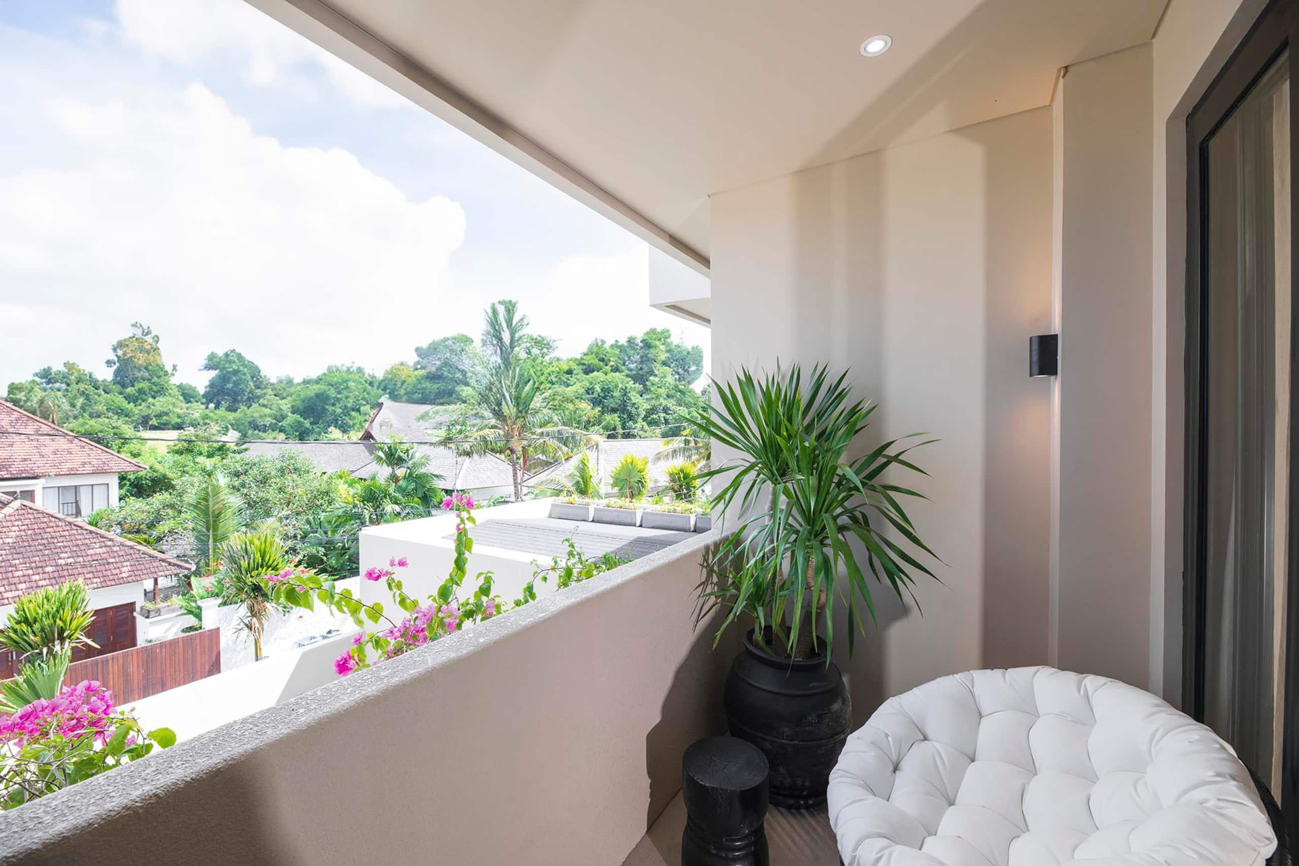 Stunning 3BR Pool Villa Hampton II in Pererenan 32