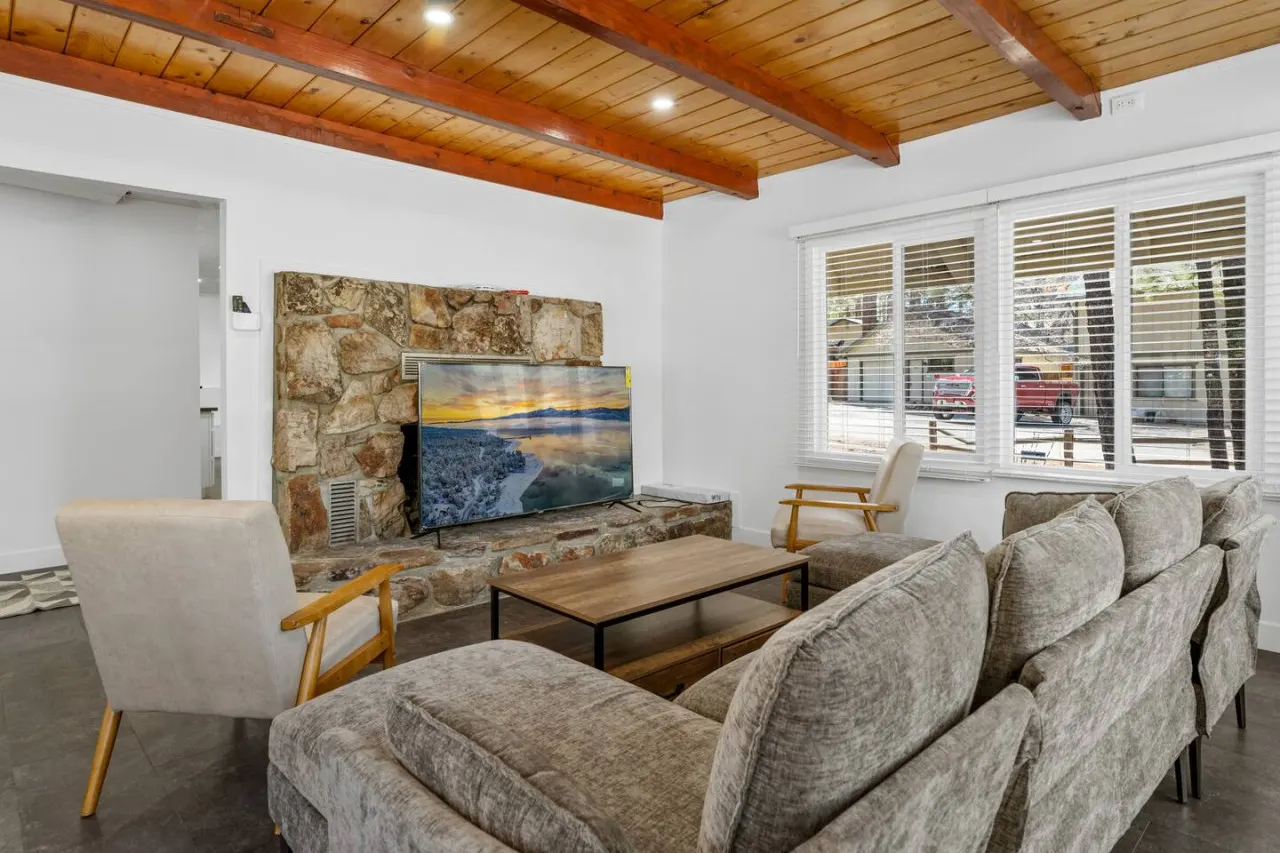 Winter Wonderland Updated 5bd, air hockey, games 1