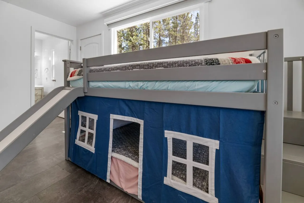 Winter Wonderland Updated 5bd, air hockey, games 15