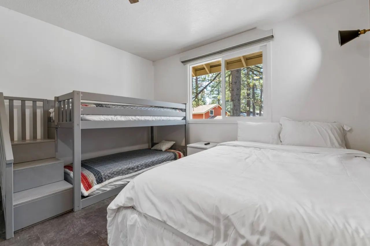 Winter Wonderland Updated 5bd, air hockey, games 17