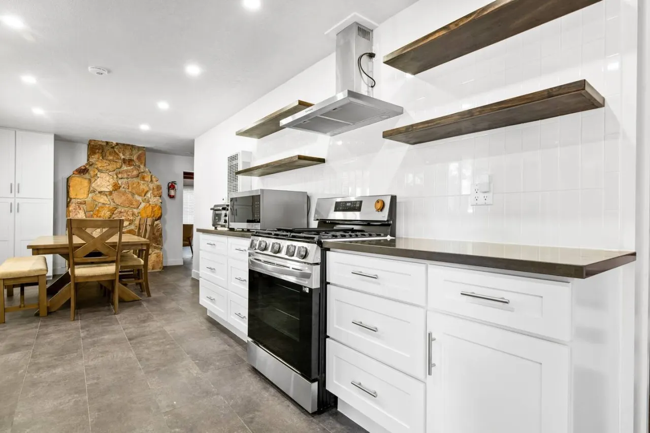 Winter Wonderland Updated 5bd, air hockey, games 4