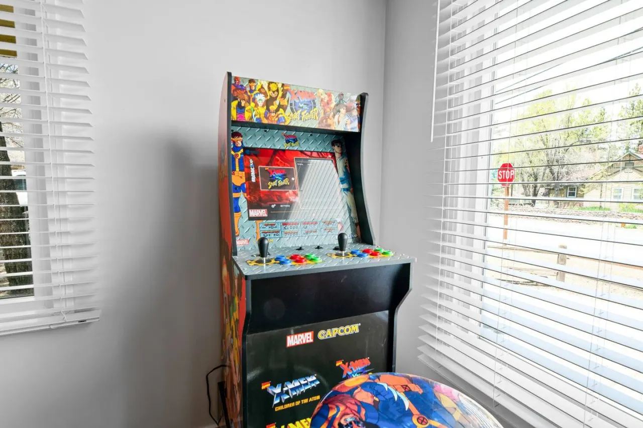 Winter Wonderland Updated 5bd, air hockey, games 6