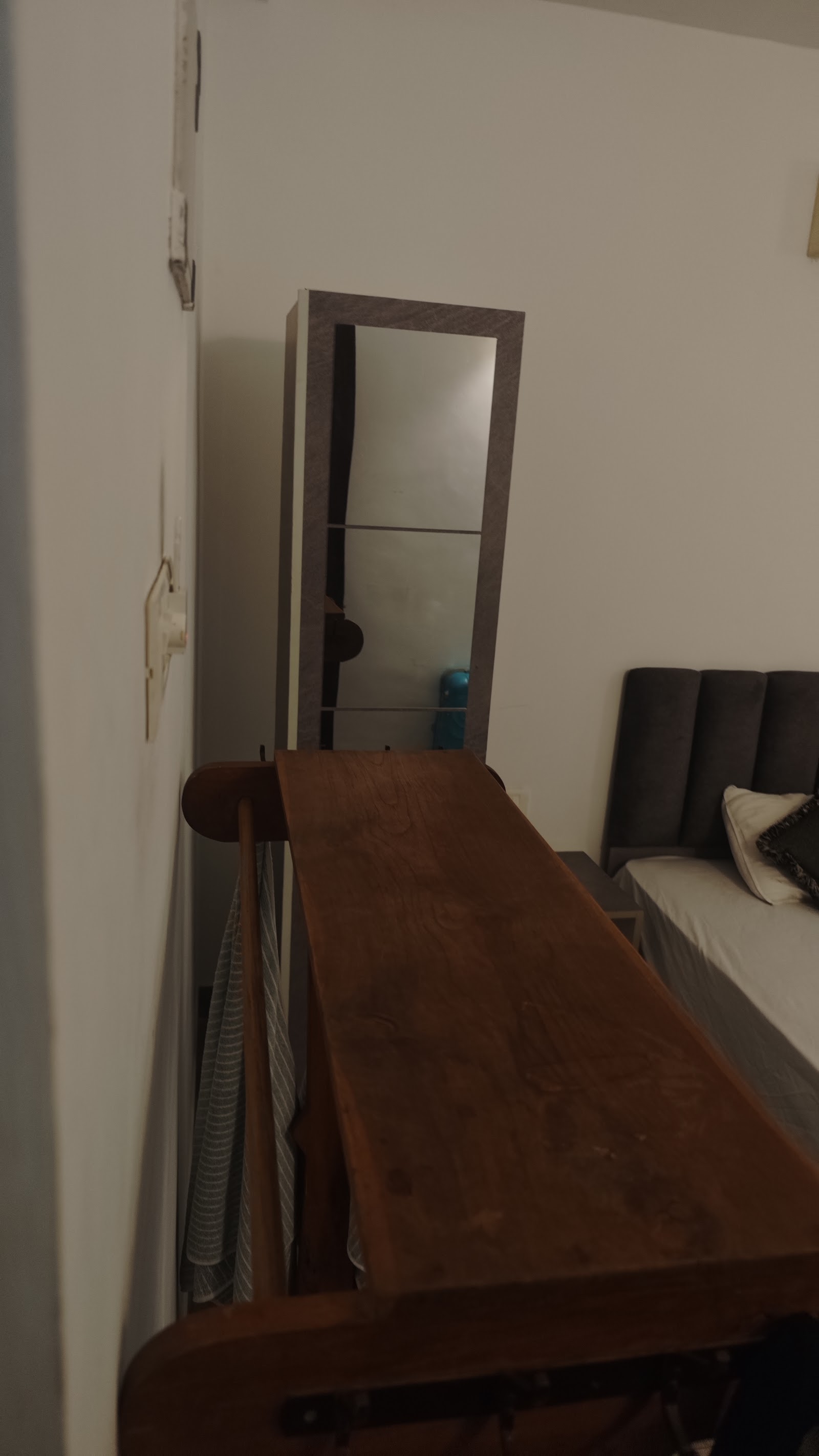 The Resolute Studio (3) 8