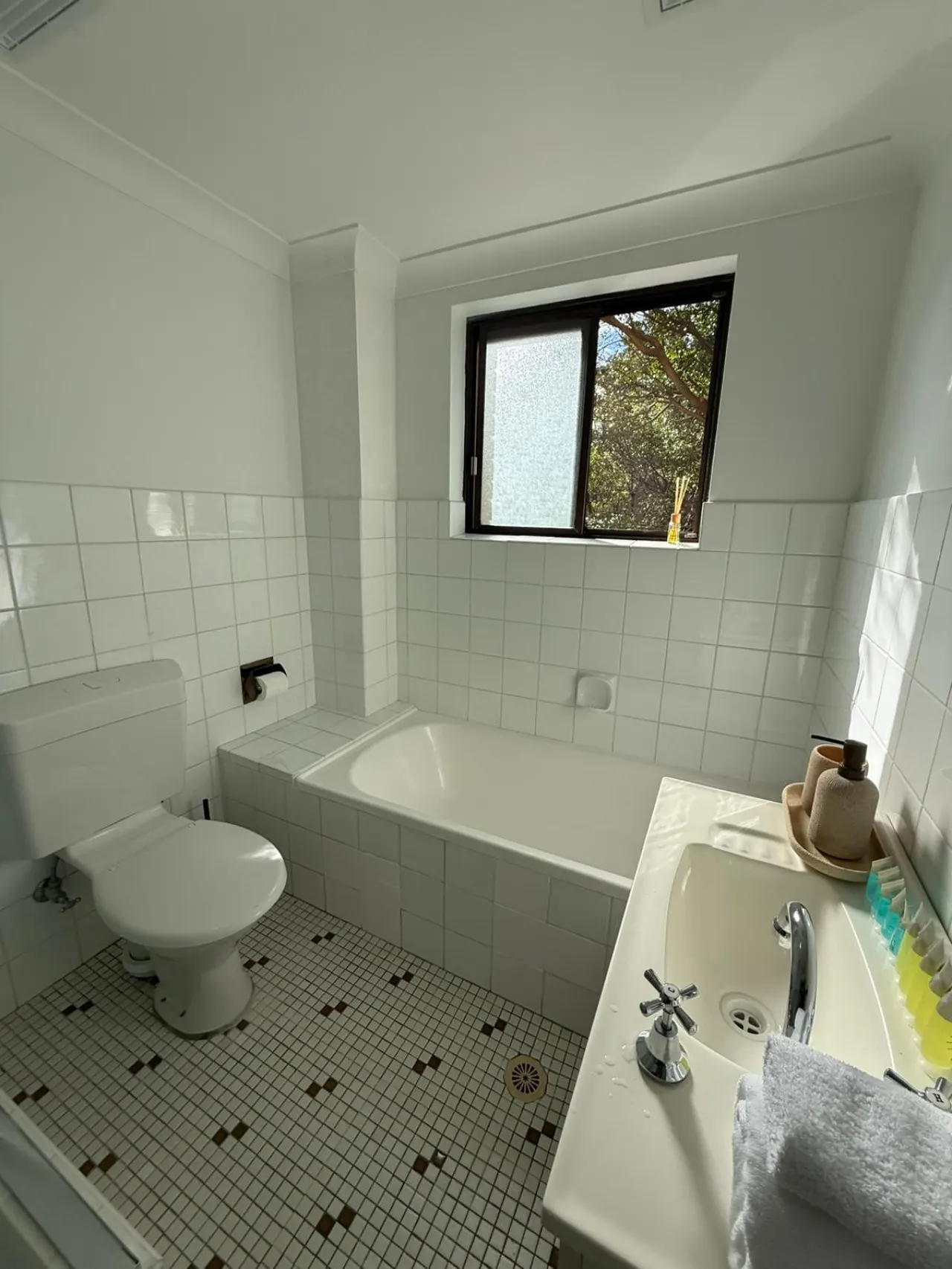 Airy Cronulla beach escape 2 bed 8
