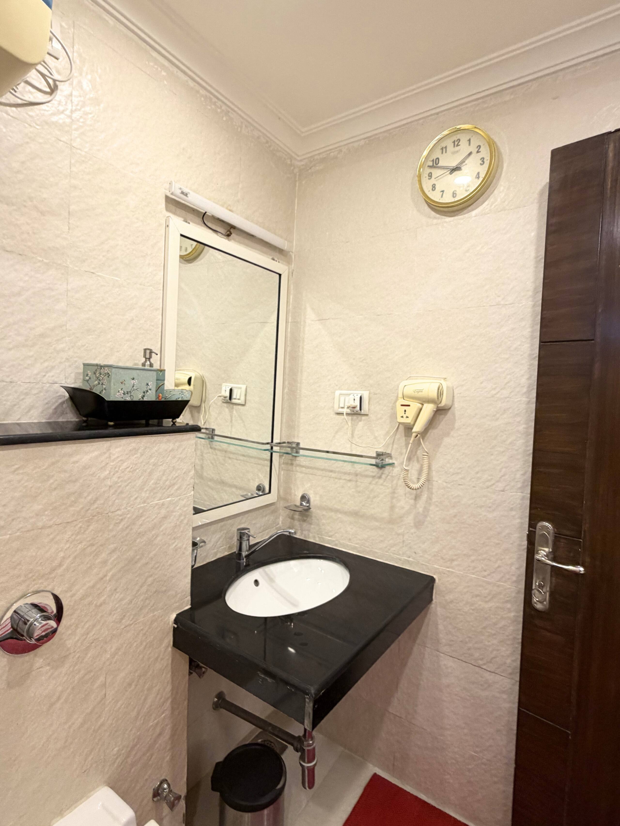 Elite 3BHK Getaway – Dona Paula 8