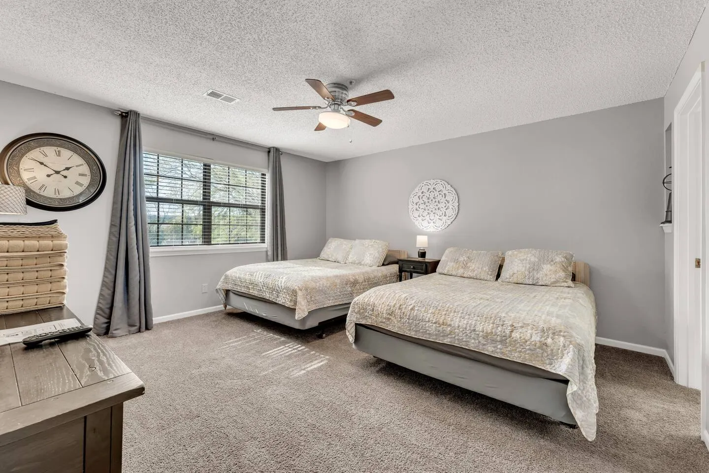 2 Luxe Condos Sleeps 16 Pools Heart of Branson 4