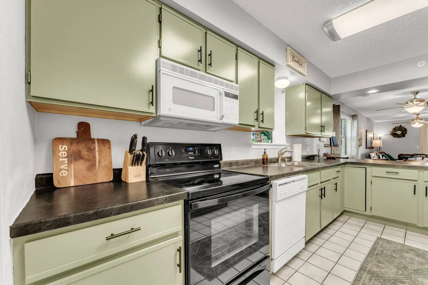 2 Luxe Condos Sleeps 16 Pools Heart of Branson 6