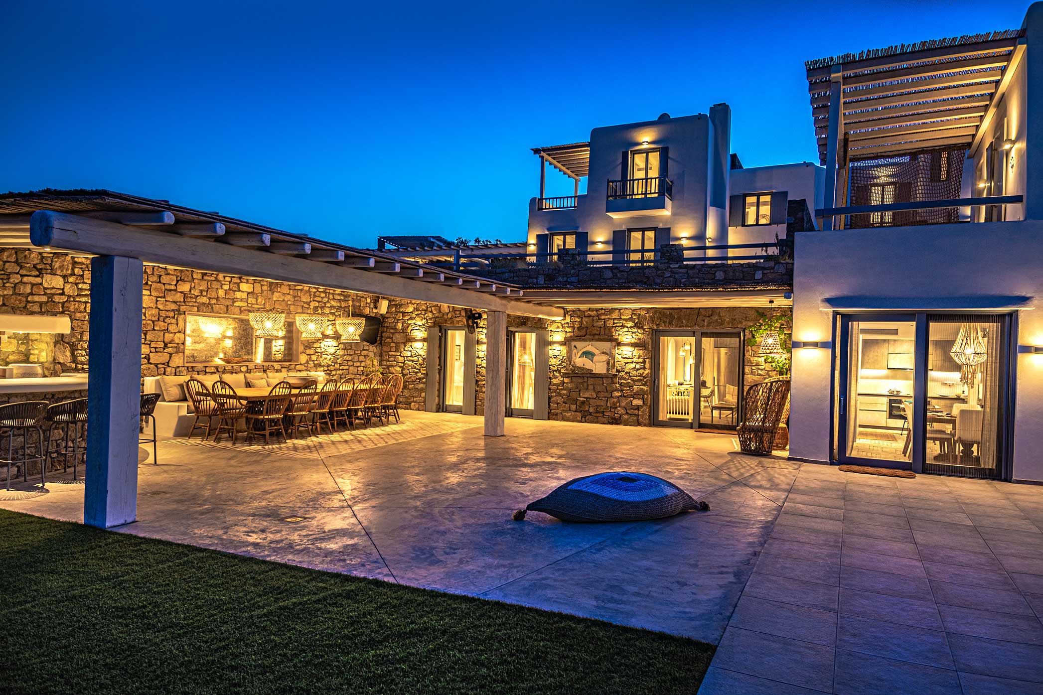 Iakinthos Luxury private Villa by Mykonian Kazarte 14