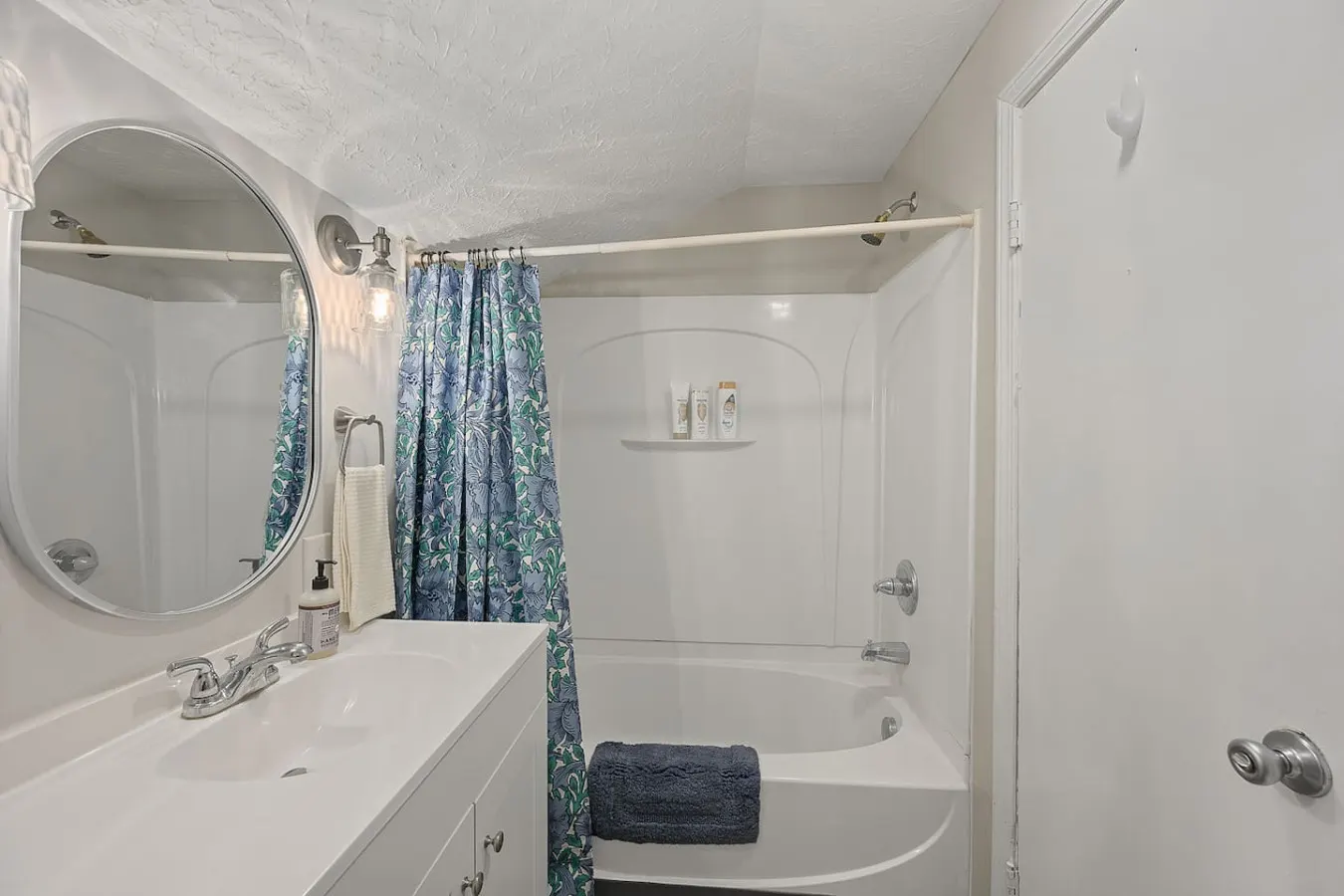 The Nest - Spacious 1BR Getaway in Pleasant Ridge 9