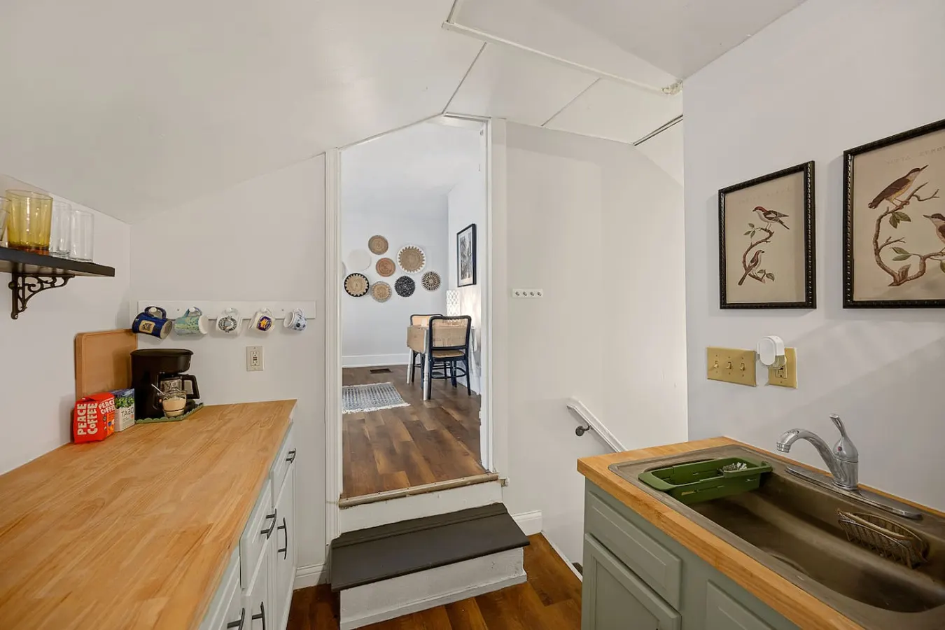 The Nest - Spacious 1BR Getaway in Pleasant Ridge 3