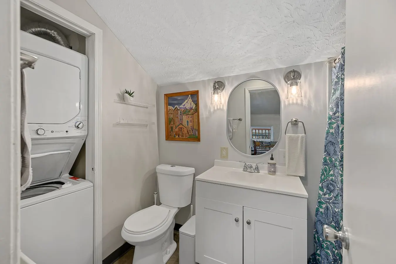The Nest - Spacious 1BR Getaway in Pleasant Ridge 8
