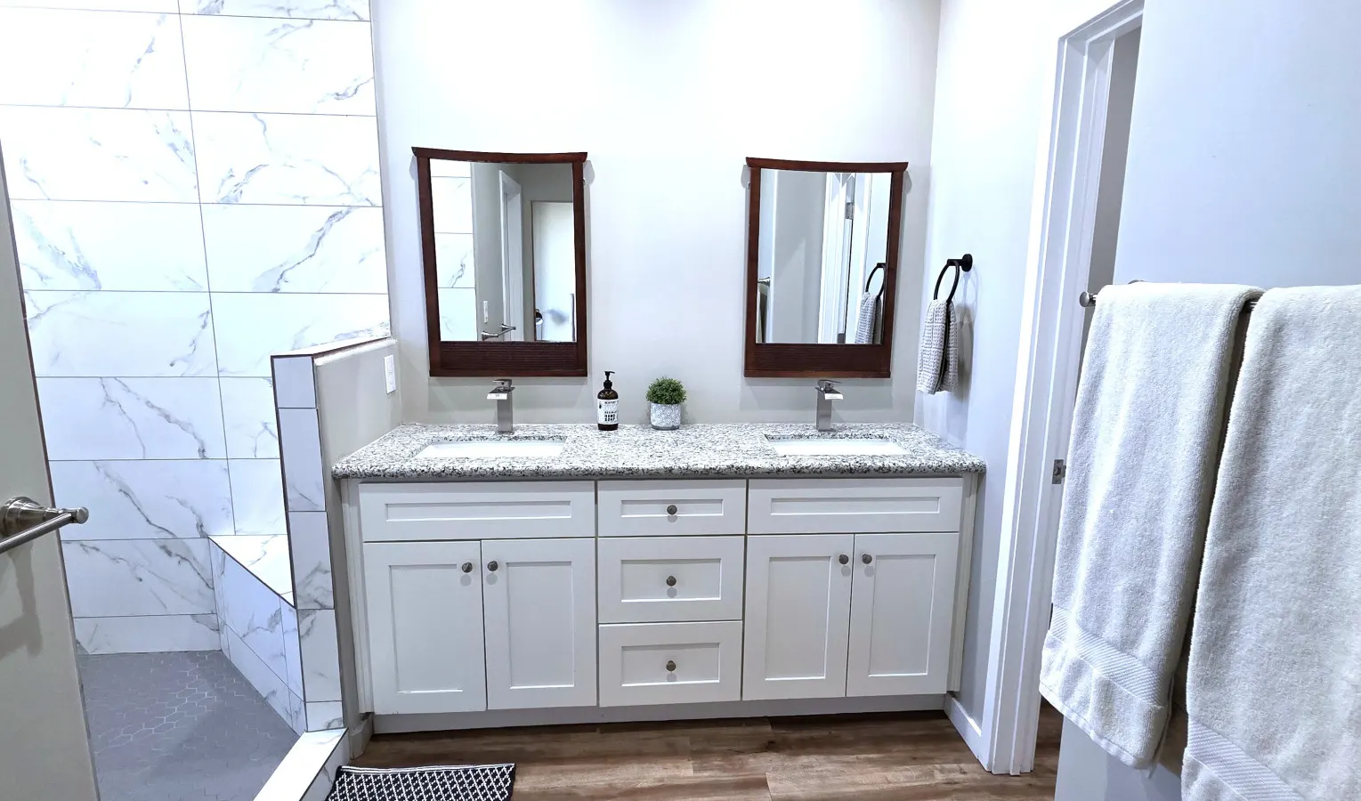 Hot Tub w/Lake View, Roof Top Deck, Game Room, W/D 17
