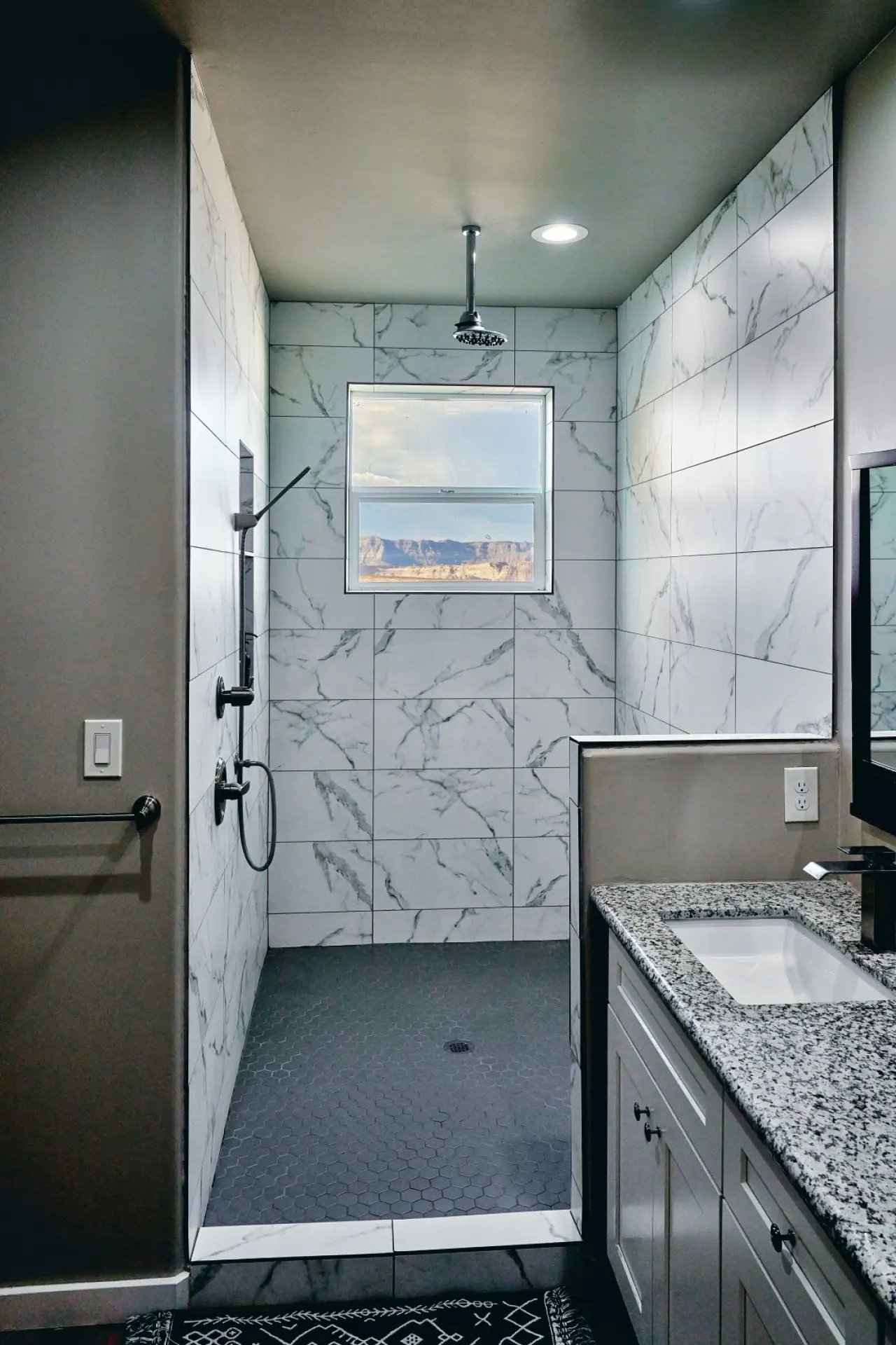 Hot Tub w/Lake View, Roof Top Deck, Game Room, W/D 18