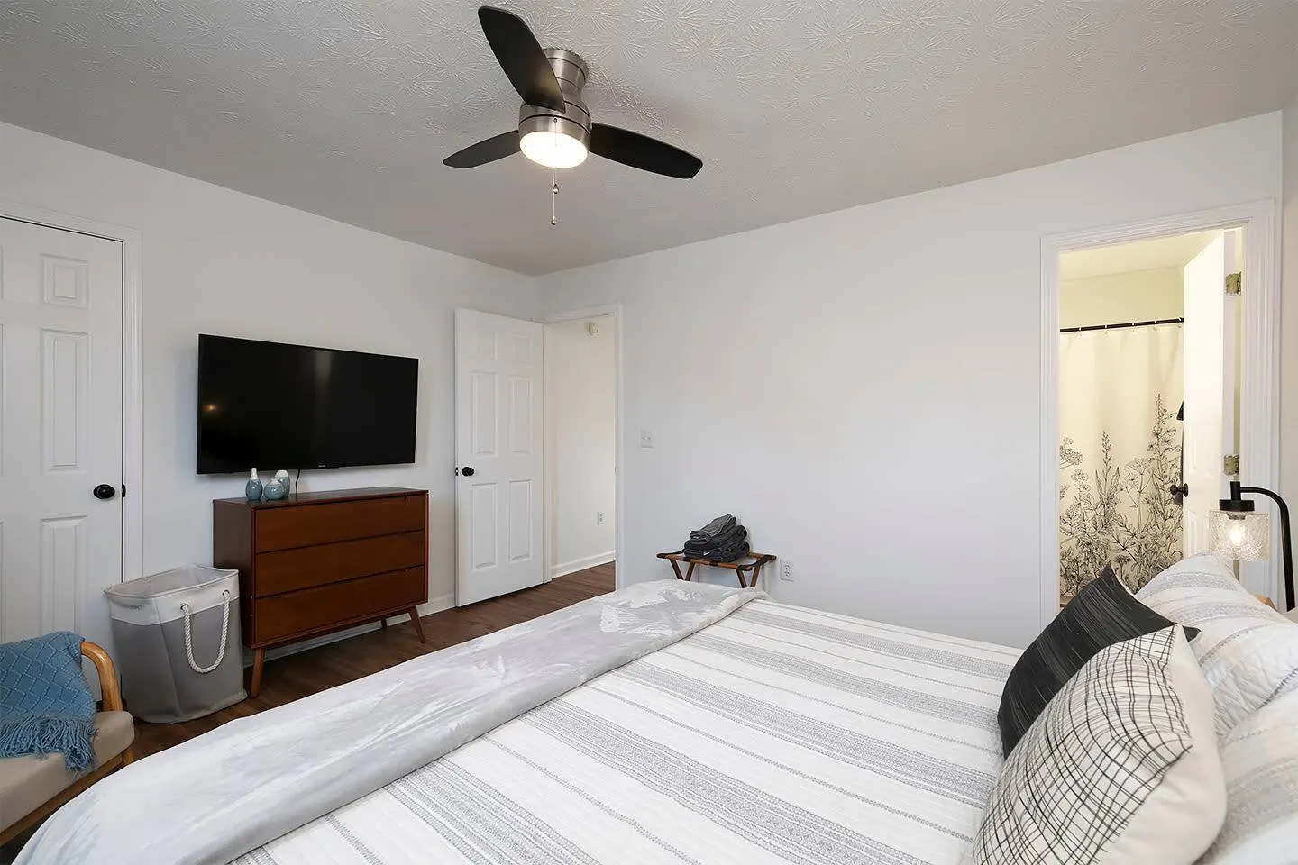 Charming Townhome with Two King Beds & Sep Bath 14