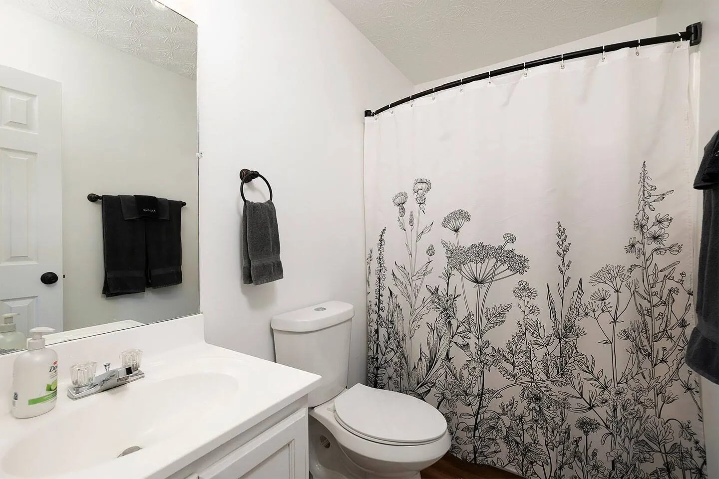 Charming Townhome with Two King Beds & Sep Bath 15