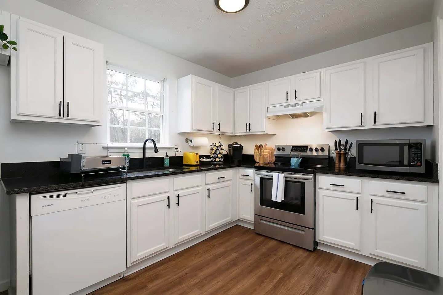 Charming Townhome with Two King Beds & Sep Bath — photo 4
