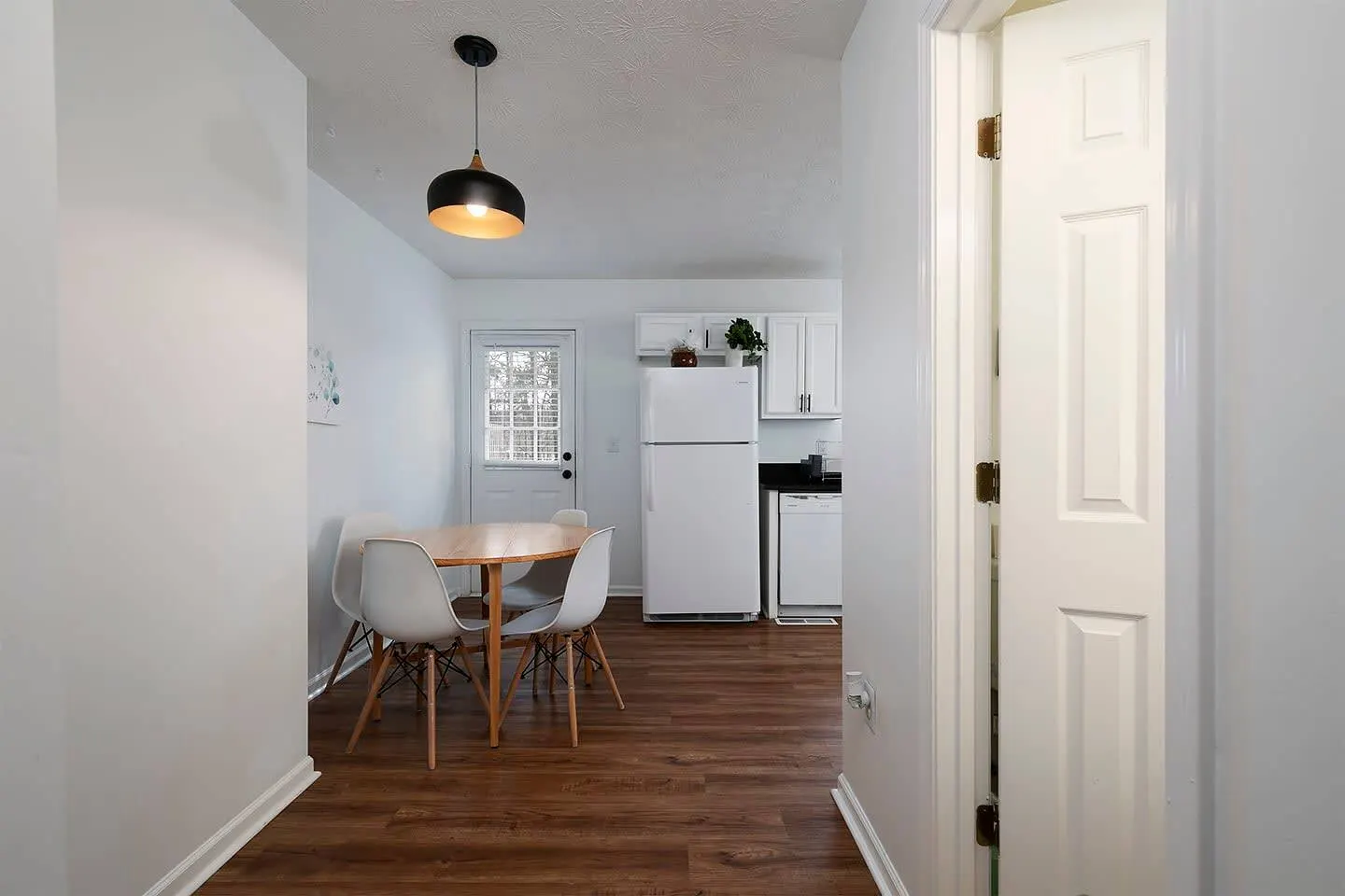 Charming Townhome with Two King Beds & Sep Bath 7