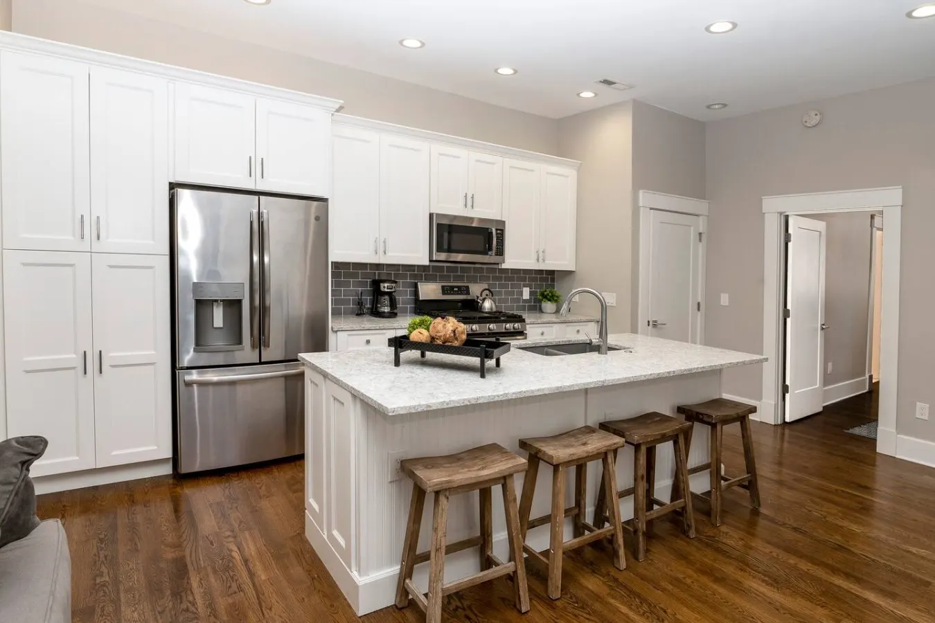 Incredible 2 Bedroom Condo, 2 Gated Parking Spots! 1