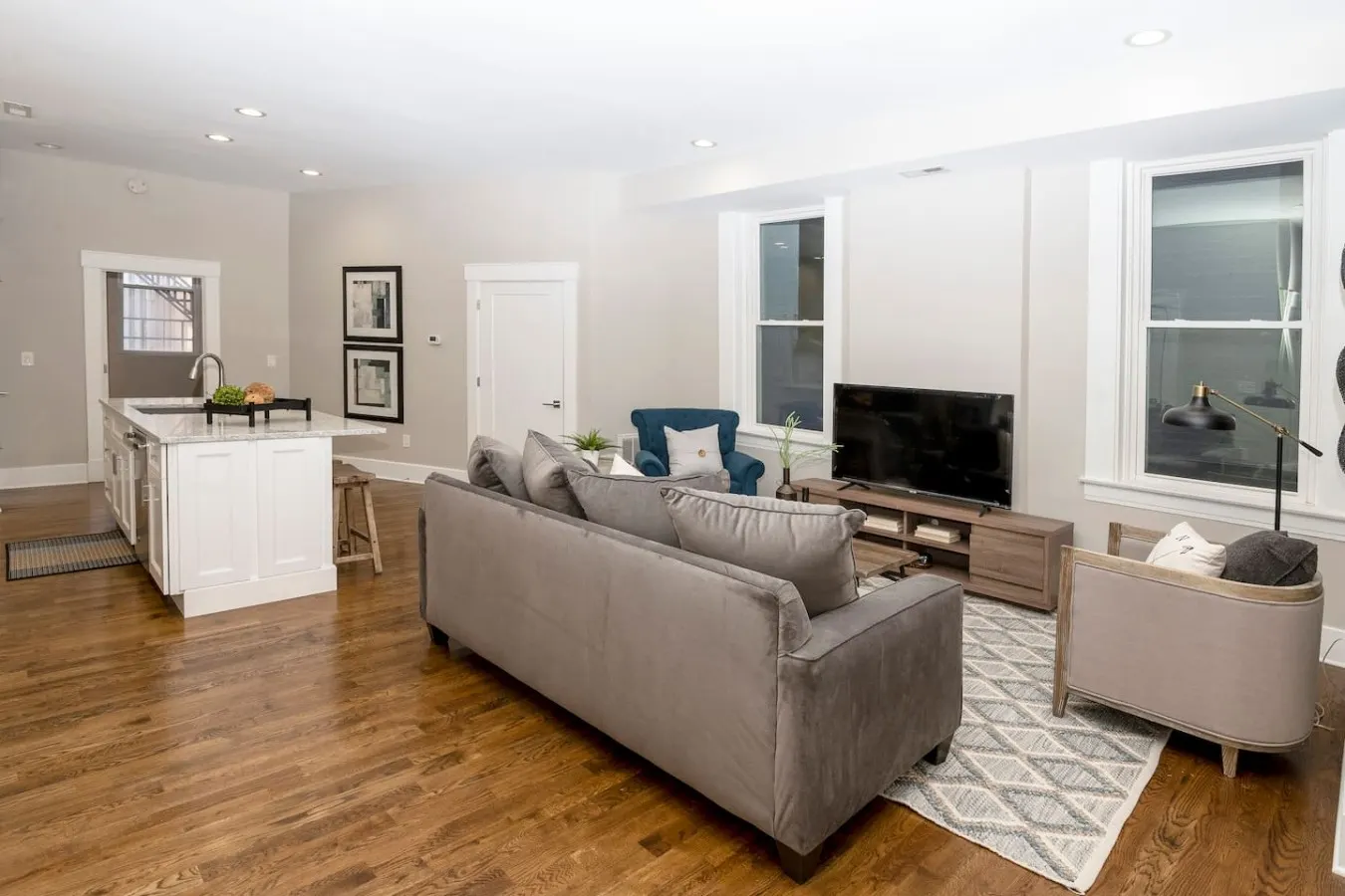 Incredible 2 Bedroom Condo, 2 Gated Parking Spots! 2