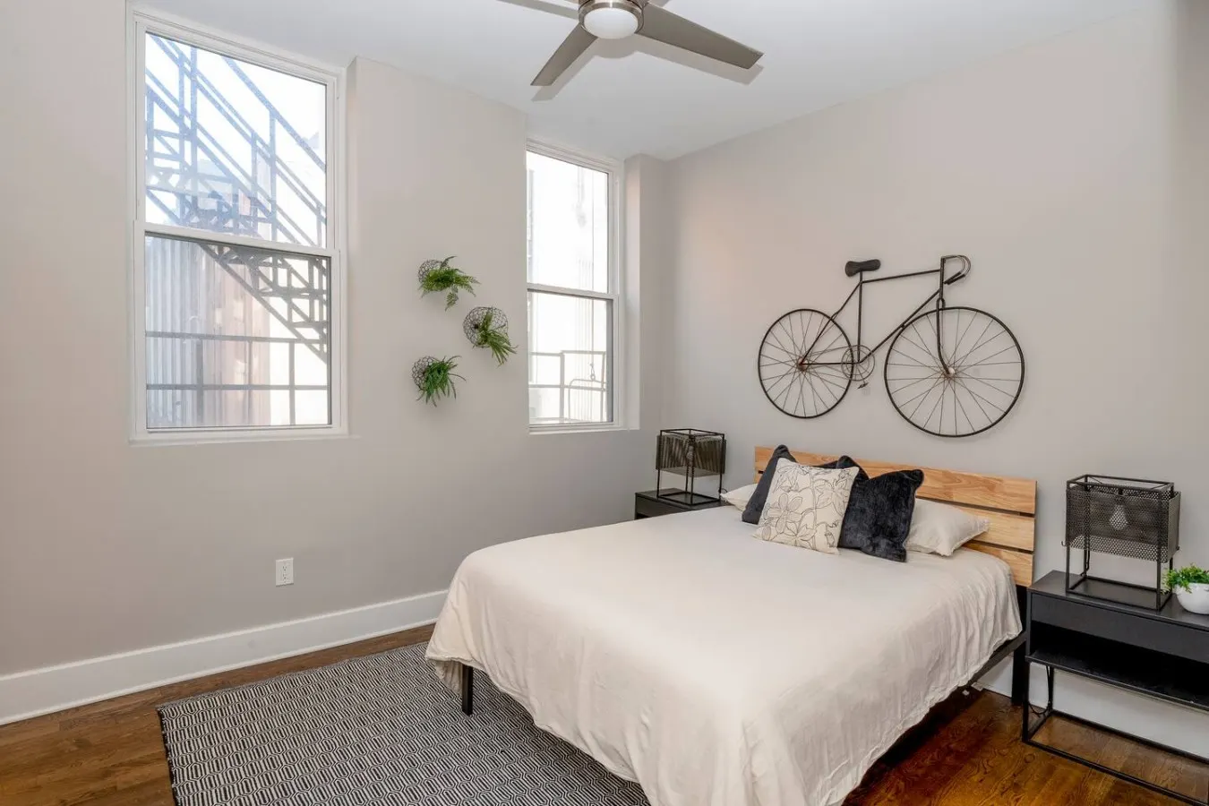 Incredible 2 Bedroom Condo, 2 Gated Parking Spots! 10