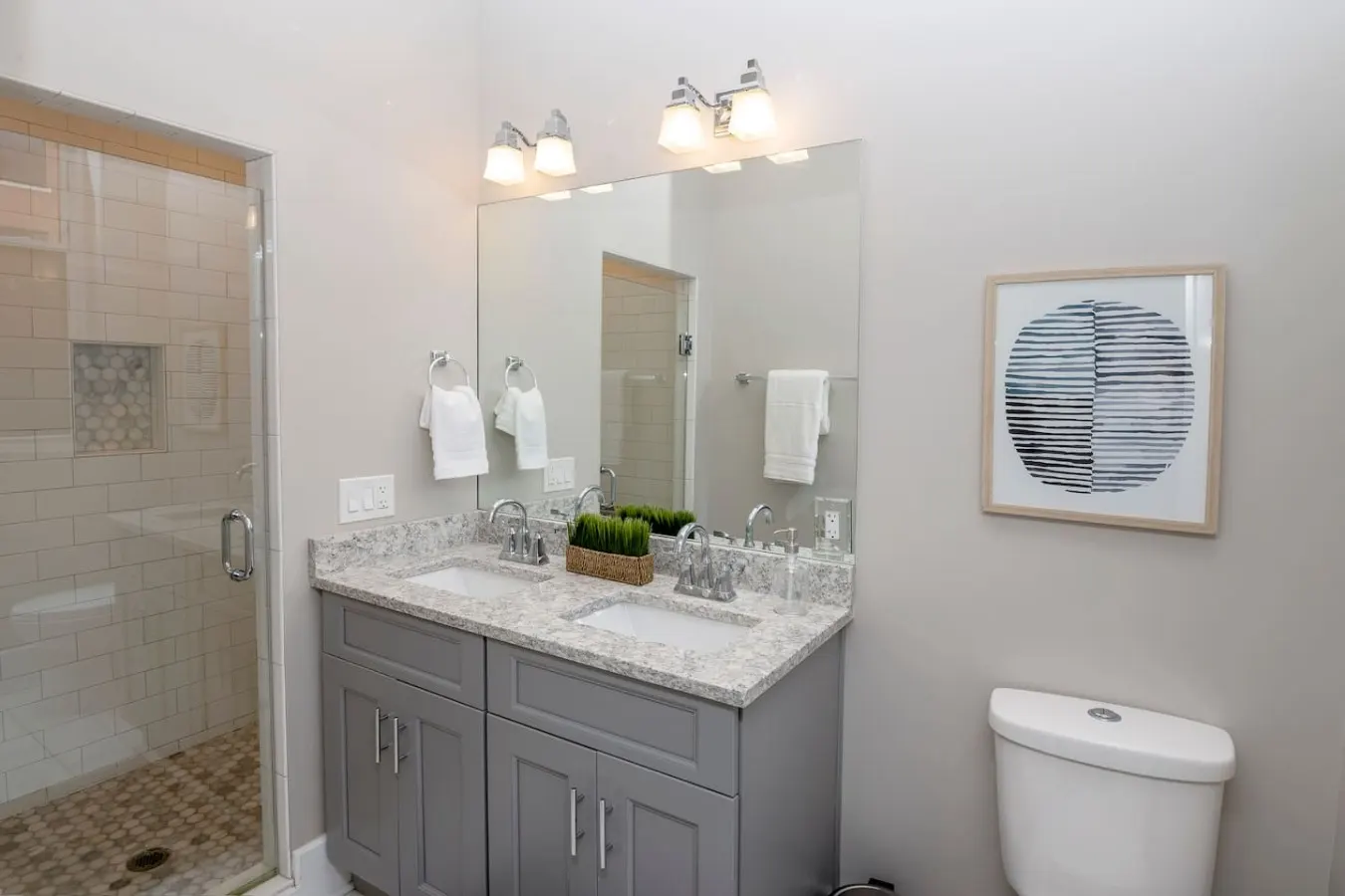 Incredible 2 Bedroom Condo, 2 Gated Parking Spots! 13
