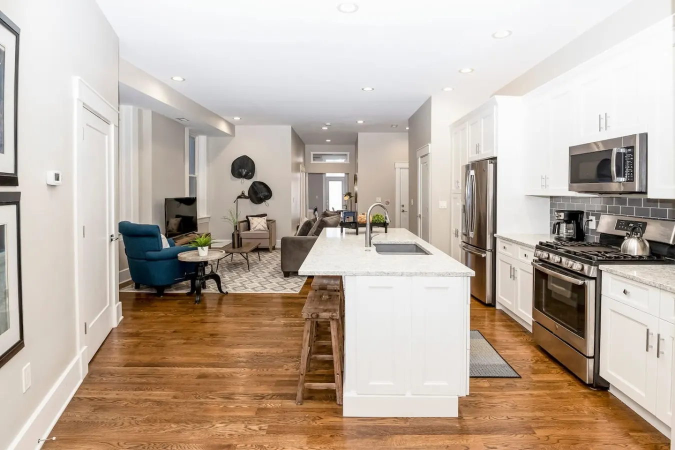 Incredible 2 Bedroom Condo, 2 Gated Parking Spots! 17