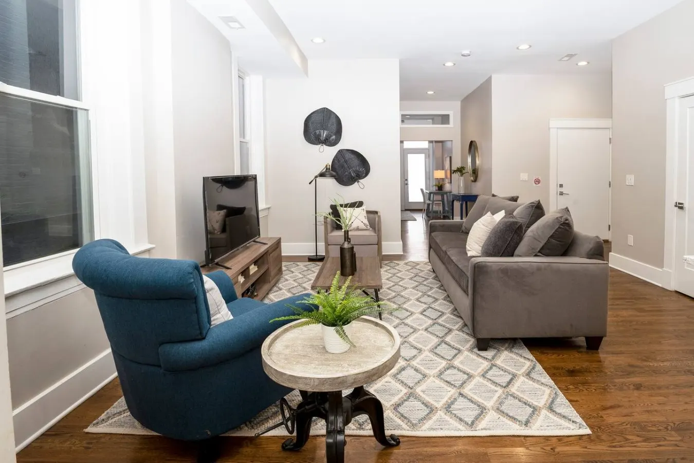 Incredible 2 Bedroom Condo, 2 Gated Parking Spots! 18