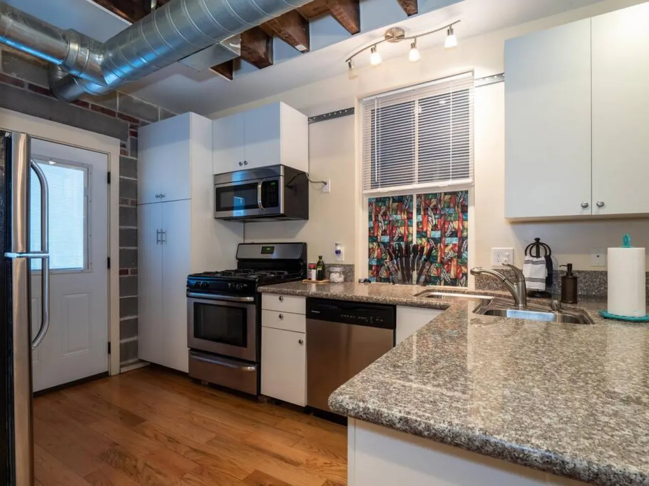 Luxury Townhome in Heart of Over the Rhine 20