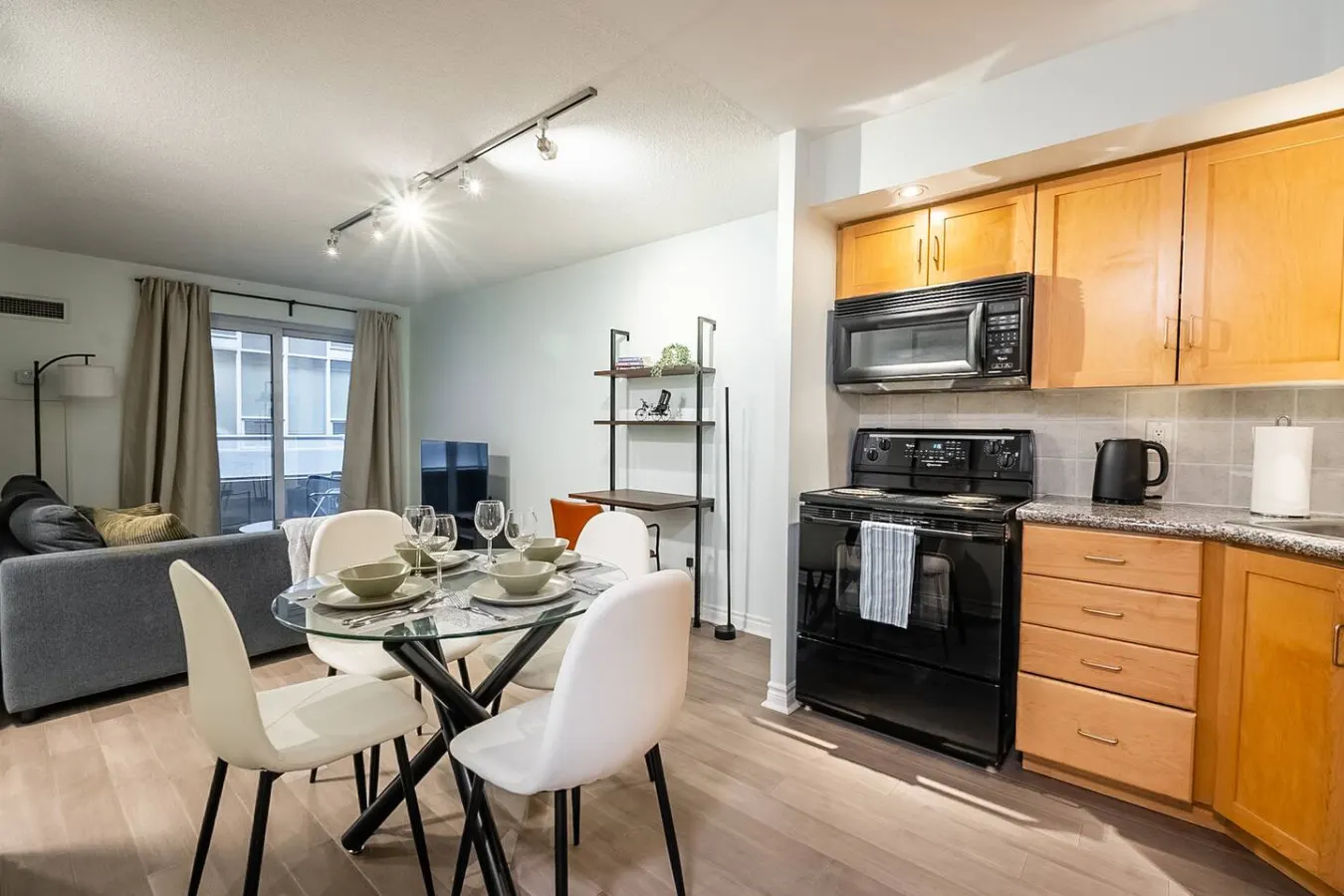 Downtown 1BR Free Parking Prime Location 2