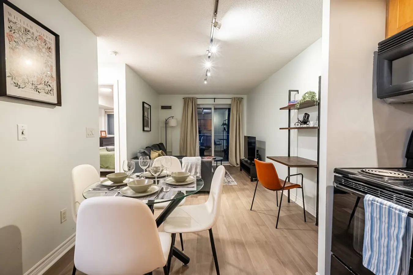 Downtown 1BR Free Parking Prime Location 9