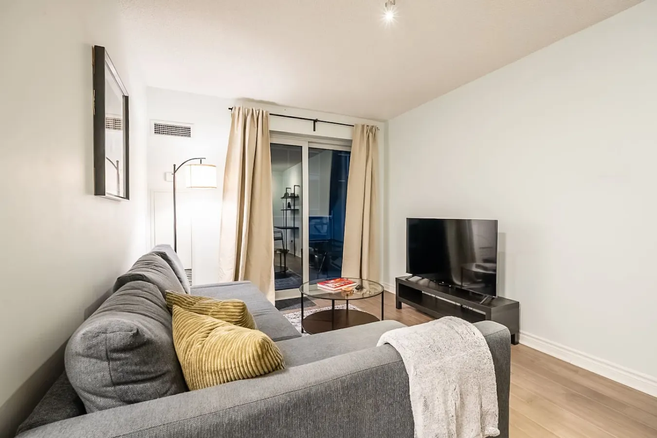 Downtown 1BR Free Parking Prime Location 12