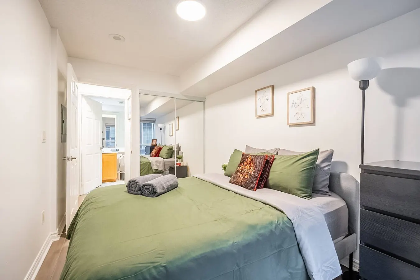 Downtown 1BR Free Parking Prime Location 17