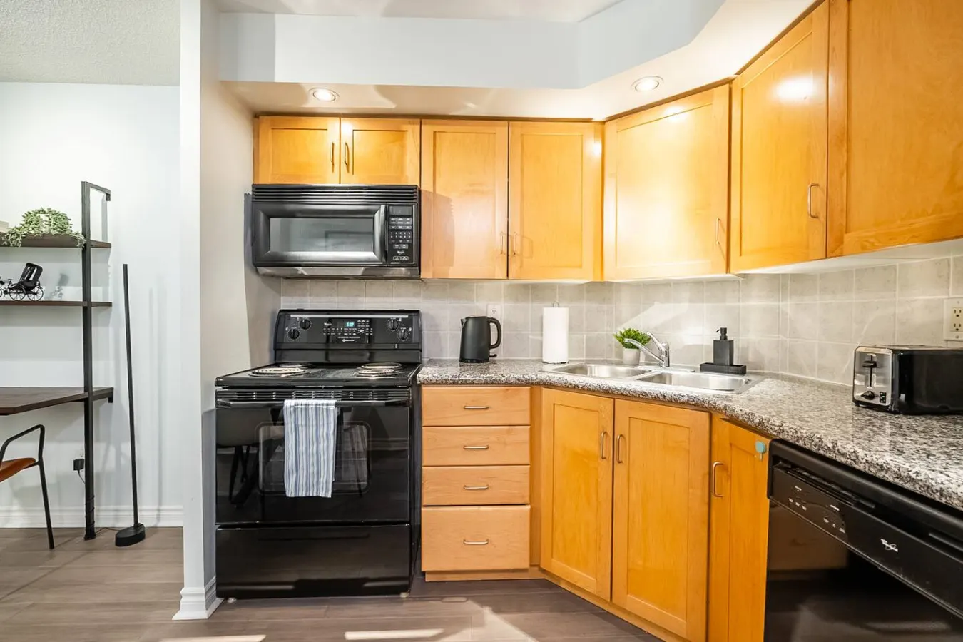 Downtown 1BR Free Parking Prime Location 4