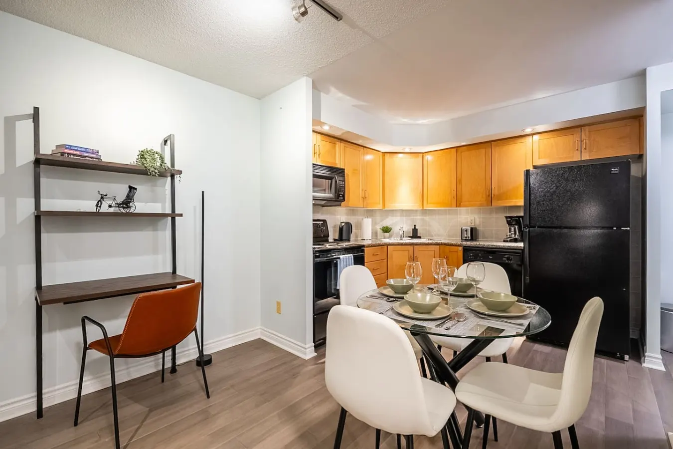 Downtown 1BR Free Parking Prime Location 6