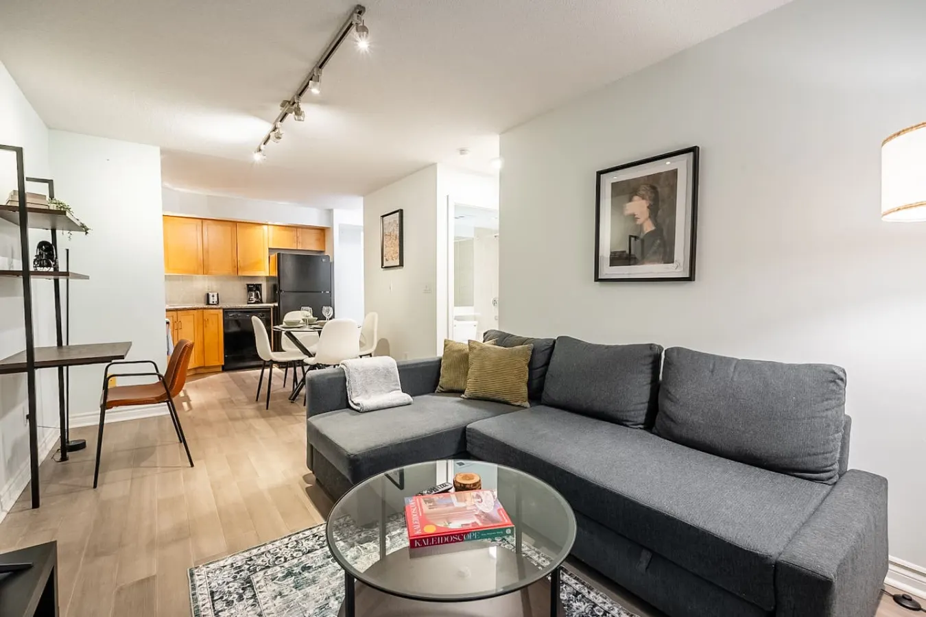 Downtown 1BR Free Parking Prime Location 8