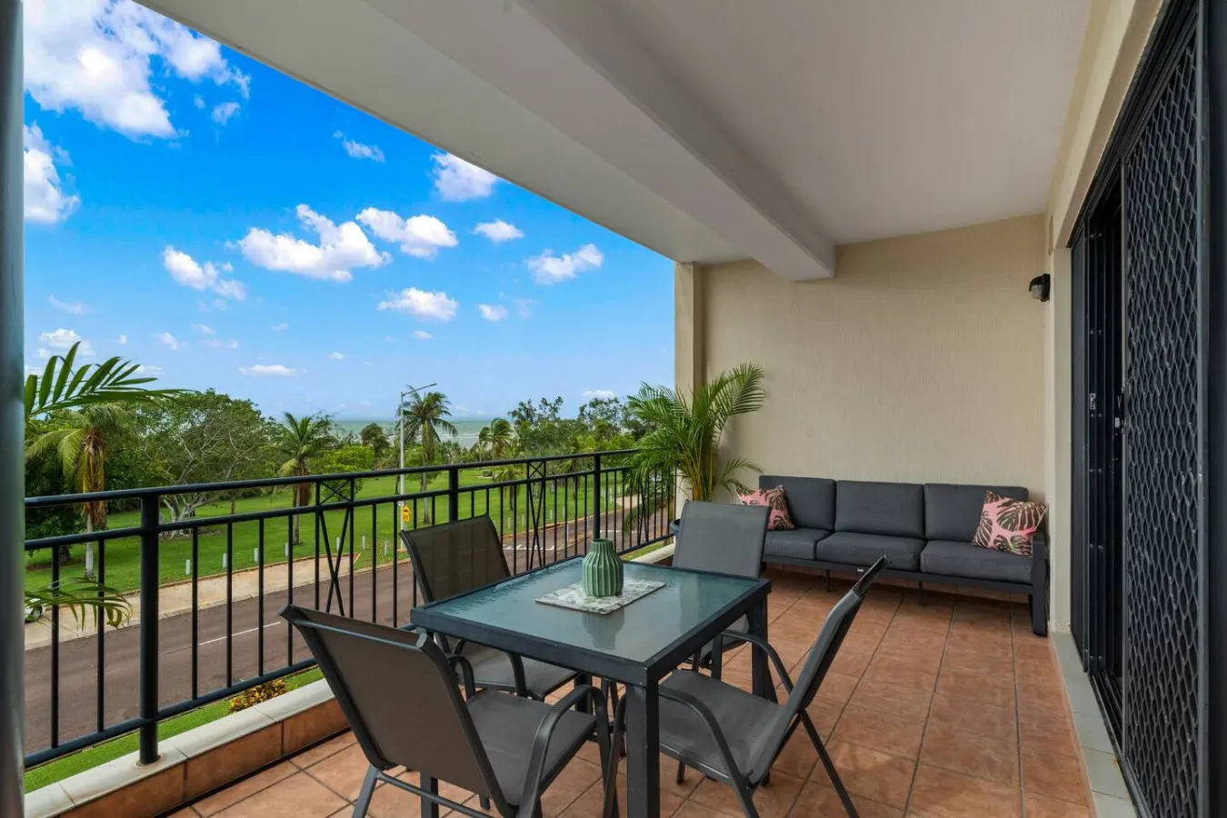 Zen Emerald Shore: seaview - balcony - sunset view 12