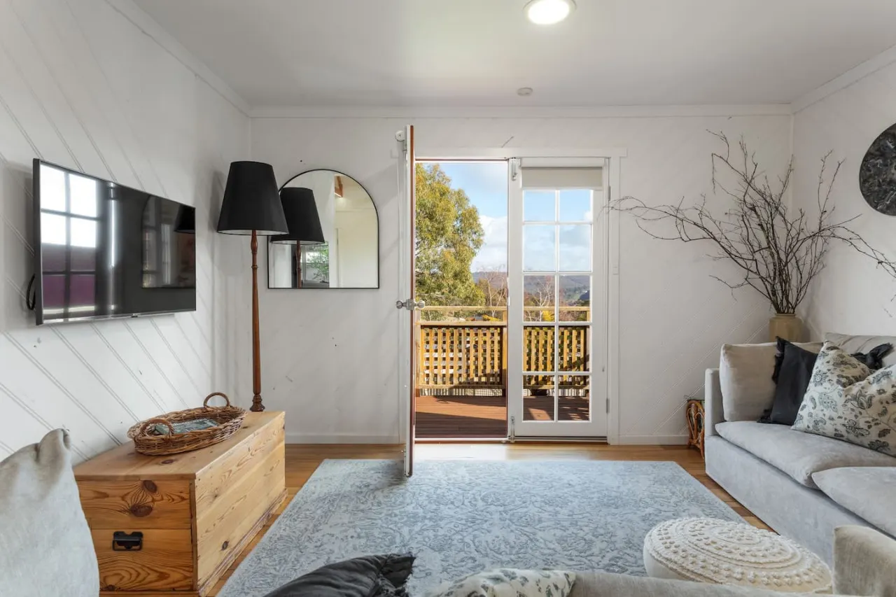 Lotti's Cottage - West Launceston 6