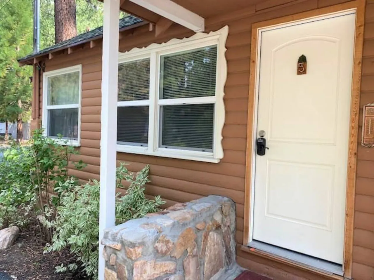 Charming Timber Haven Lodge (1BRM-4guest) Cabin #5 14