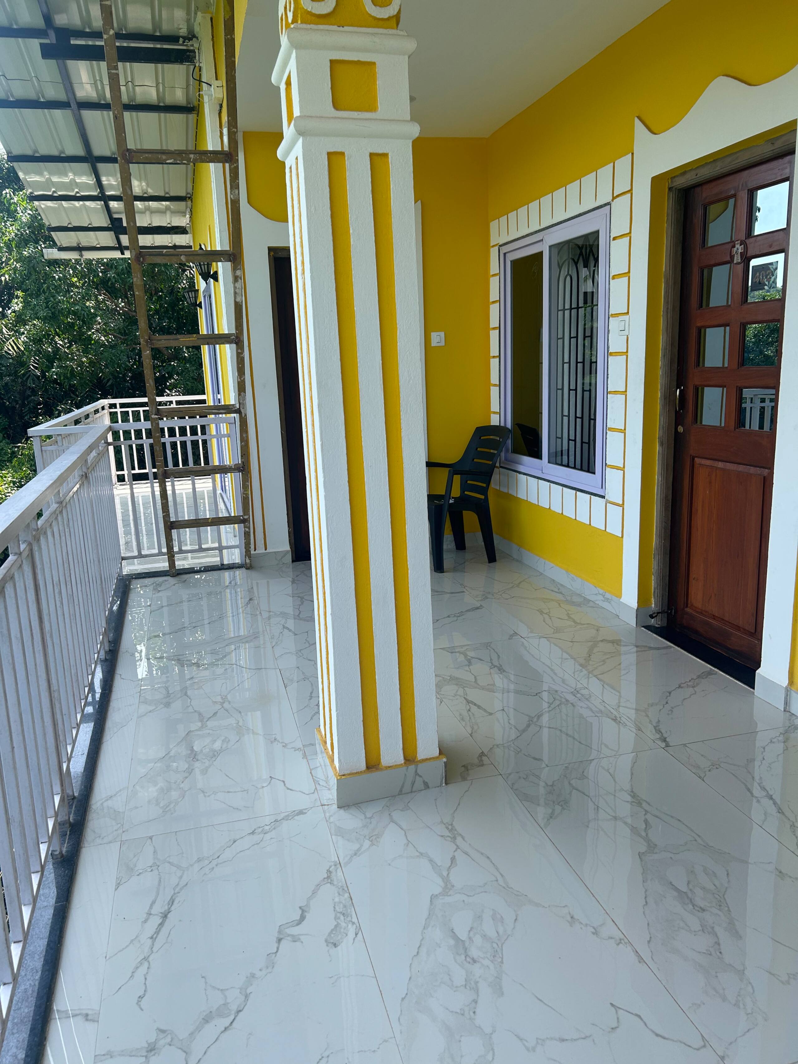 Joroses 402\nStudio 6