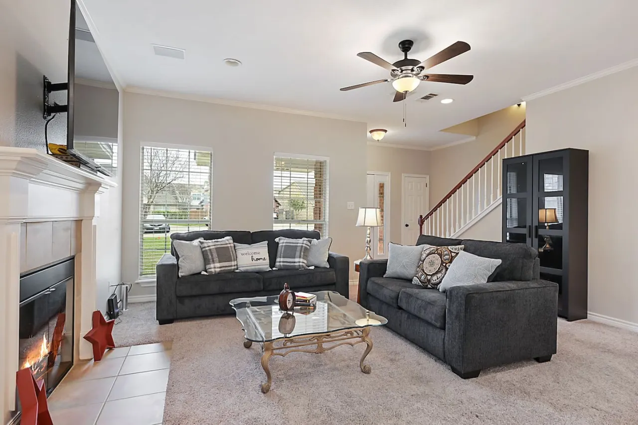 Lone Star Haven - Quiet Cul-de-Sac Retreat Just 5 Minutes from Kyle Field!