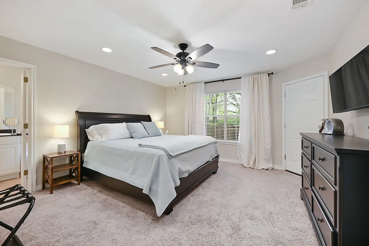 Lone Star Haven - Quiet Cul-de-Sac Retreat Just 5 Minutes from Kyle Field! 9