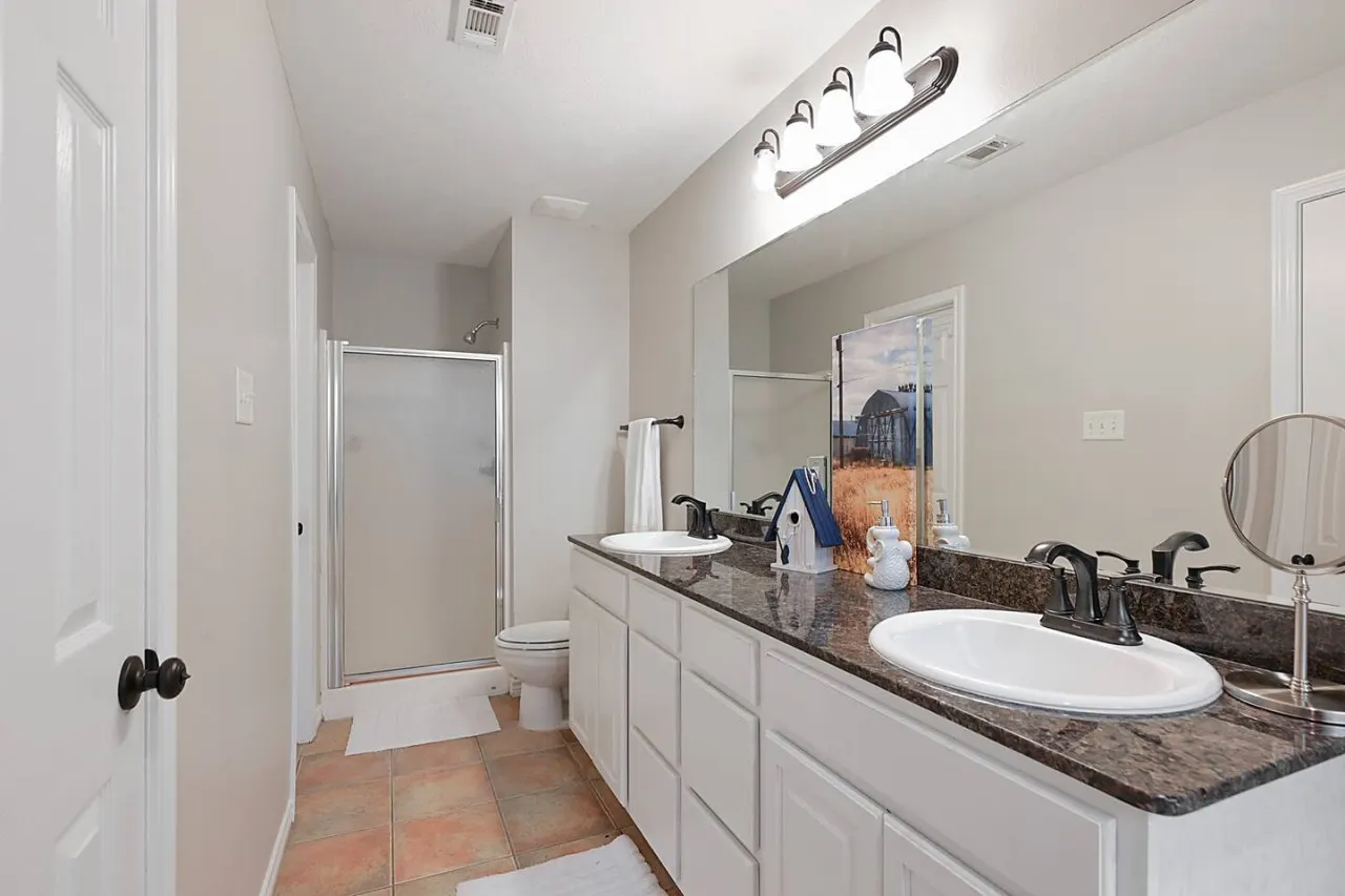 Lone Star Haven - Quiet Cul-de-Sac Retreat Just 5 Minutes from Kyle Field! 11