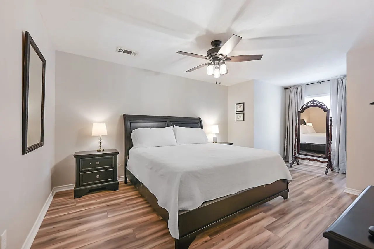 Lone Star Haven - Quiet Cul-de-Sac Retreat Just 5 Minutes from Kyle Field! 14