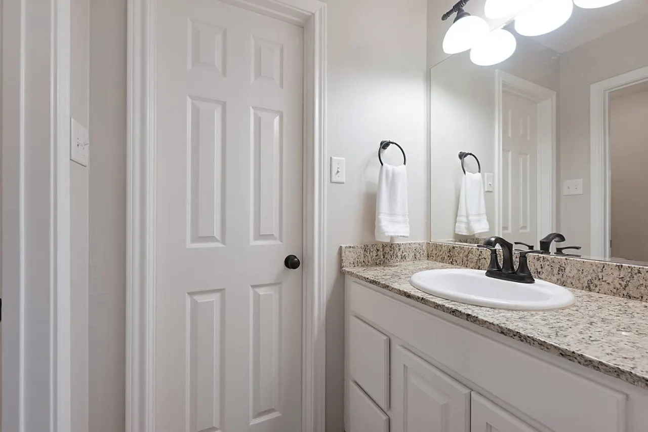 Lone Star Haven - Quiet Cul-de-Sac Retreat Just 5 Minutes from Kyle Field! 16