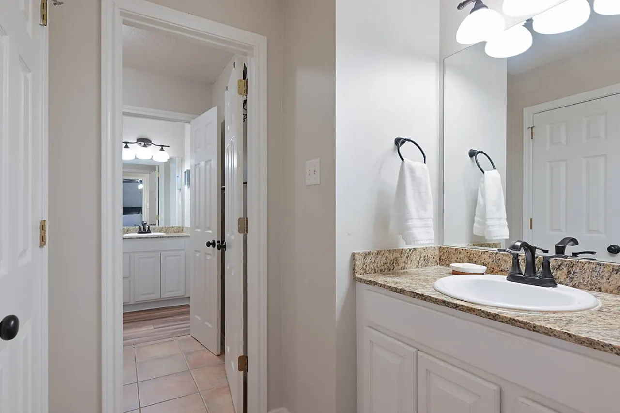 Lone Star Haven - Quiet Cul-de-Sac Retreat Just 5 Minutes from Kyle Field! 17