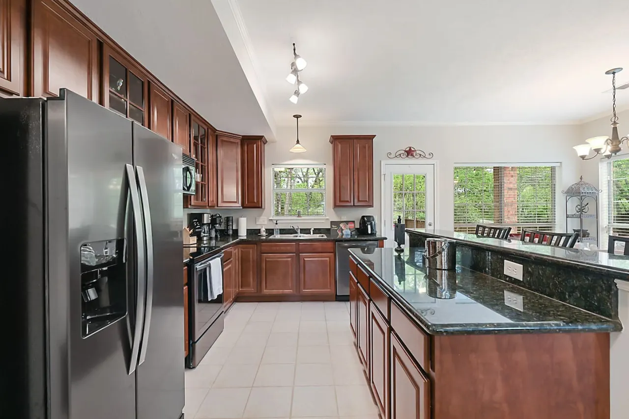 Lone Star Haven - Quiet Cul-de-Sac Retreat Just 5 Minutes from Kyle Field! 4