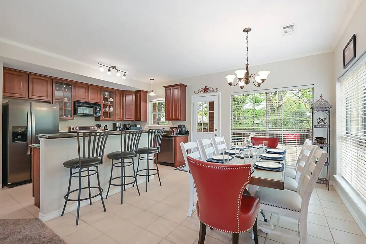 Lone Star Haven - Quiet Cul-de-Sac Retreat Just 5 Minutes from Kyle Field! 6