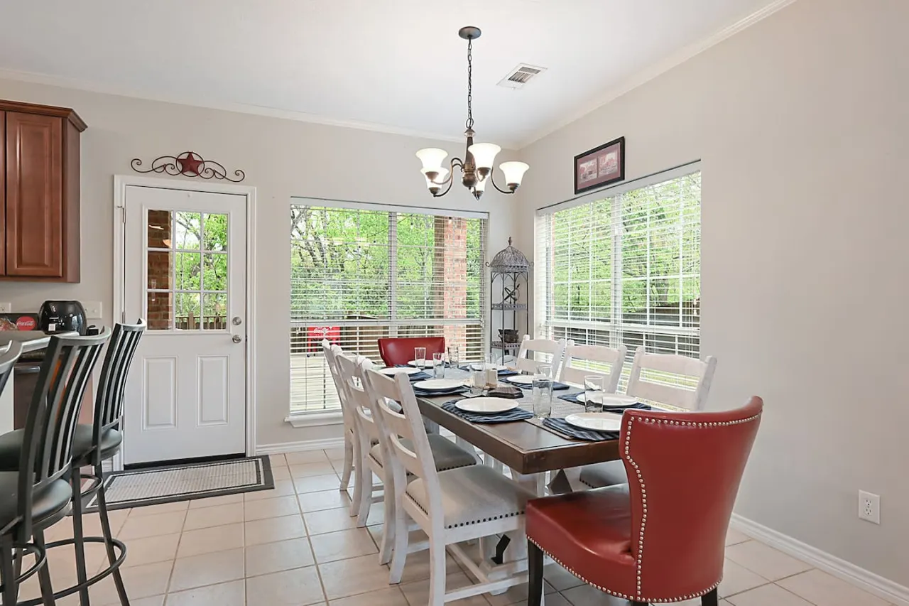 Lone Star Haven - Quiet Cul-de-Sac Retreat Just 5 Minutes from Kyle Field! 7
